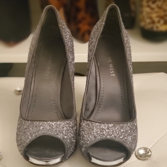 Nine West silver sparkle pumps - Picture 3 of 6
